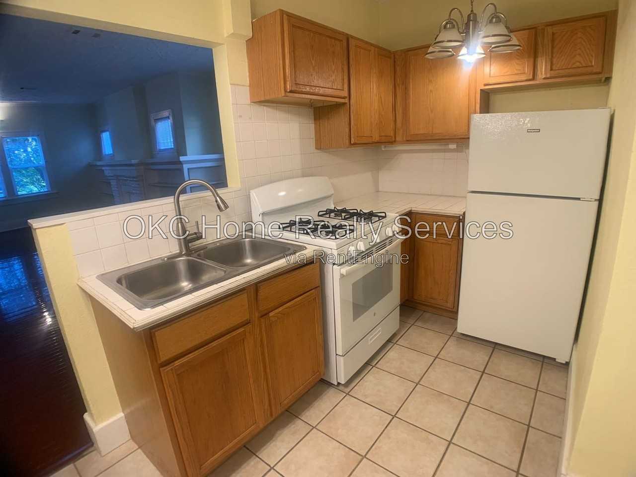 841 Nw 35th St - Photo 6 of 13