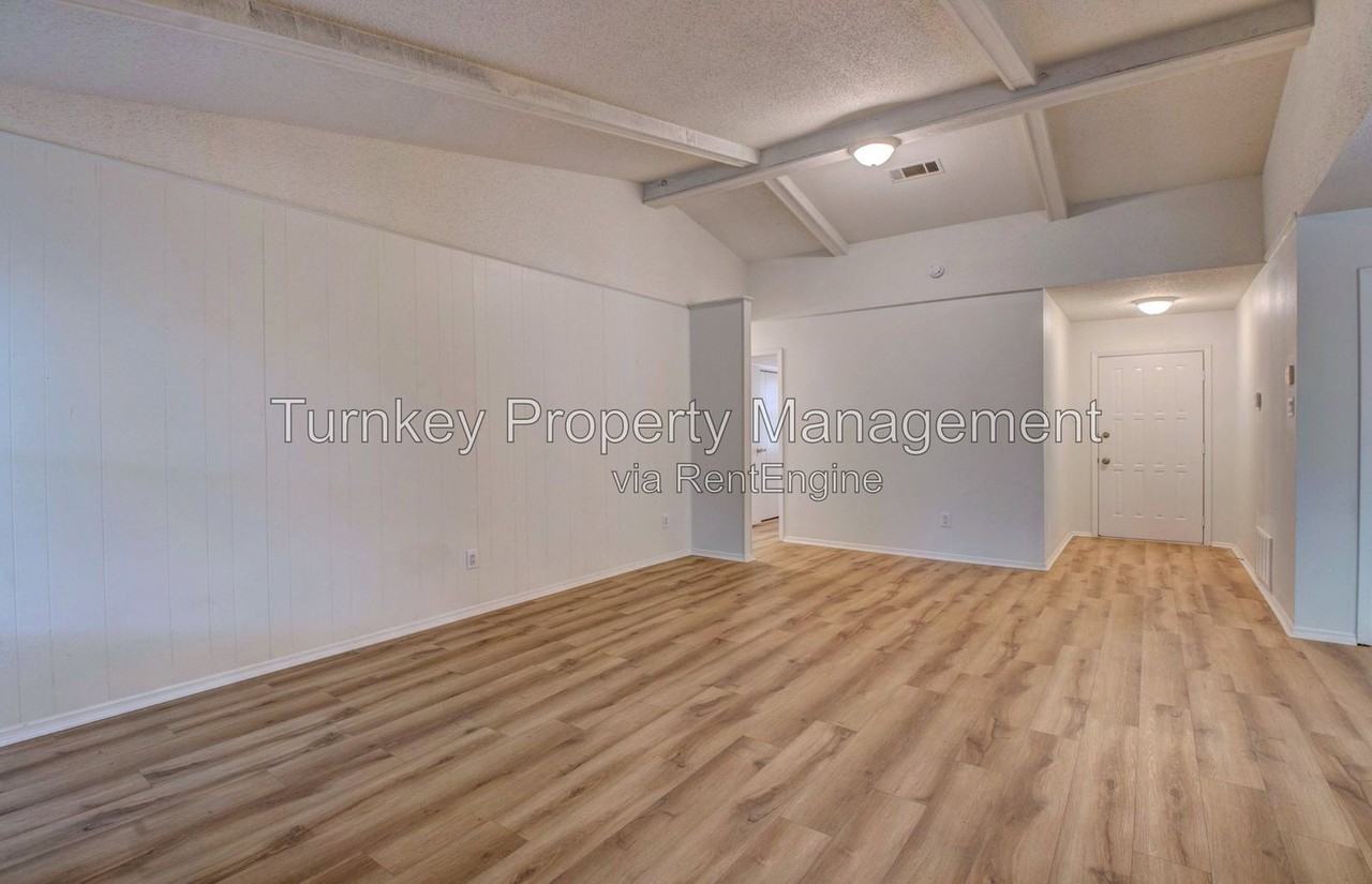 6013 Tall Pine Blvd - Photo 4 of 17