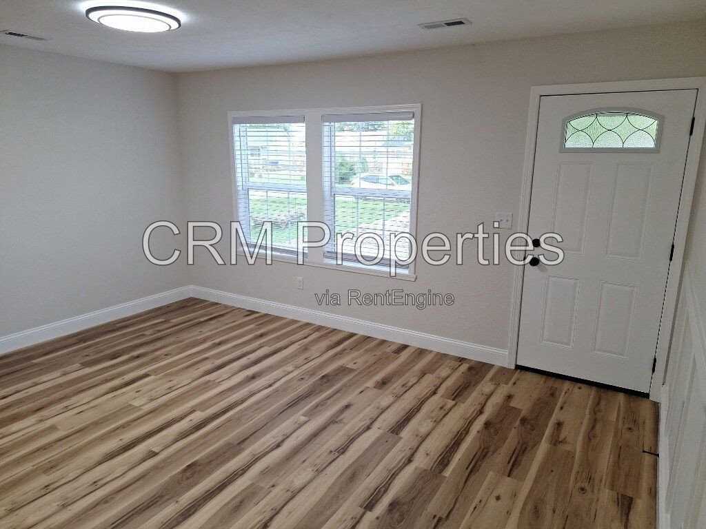 1212 S Purdum St - Photo 3 of 19