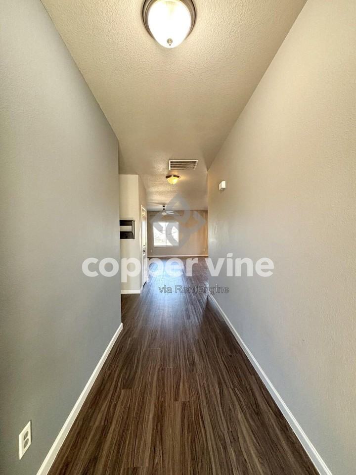 1127 Glen Creighton Dr - Photo 3 of 20