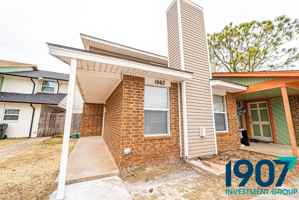 featured image of 1067 Rambling Oaks Dr