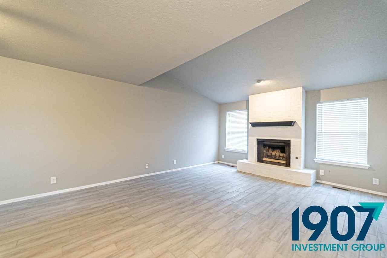 1067 Rambling Oaks Dr - Photo 4 of 38