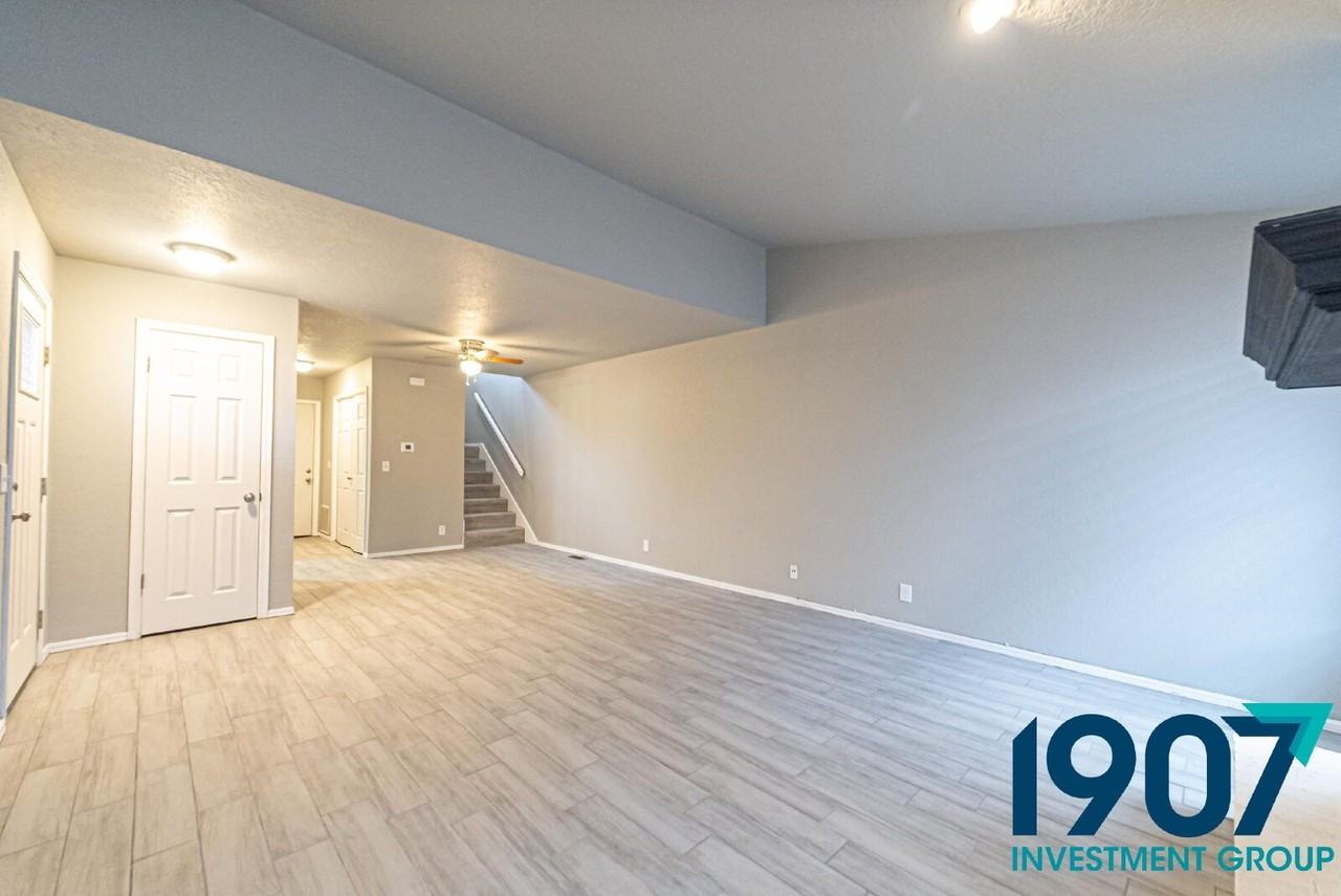 1067 Rambling Oaks Dr - Photo 6 of 38