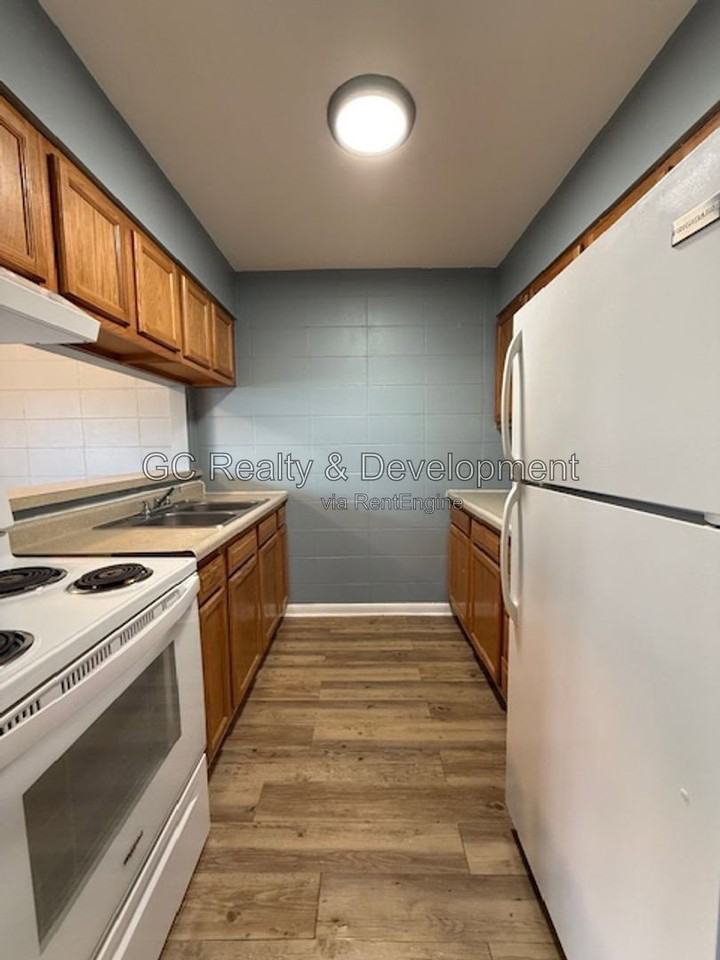 229 Uteg St #4 - Photo 4 of 11