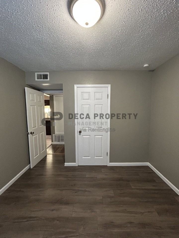 10105 Squire Meadows Dr #B - Photo 7 of 12