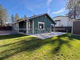 featured image of 3195 N 13th St