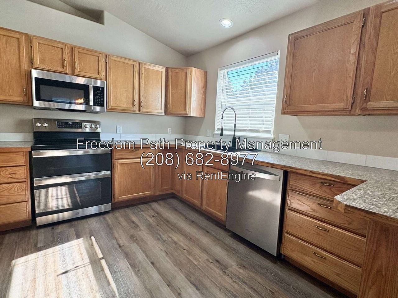 3195 N 13th St - Photo 5 of 18