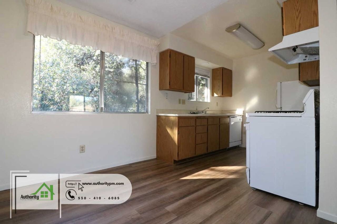 1859 Conifer Way #4 - Photo 5 of 18
