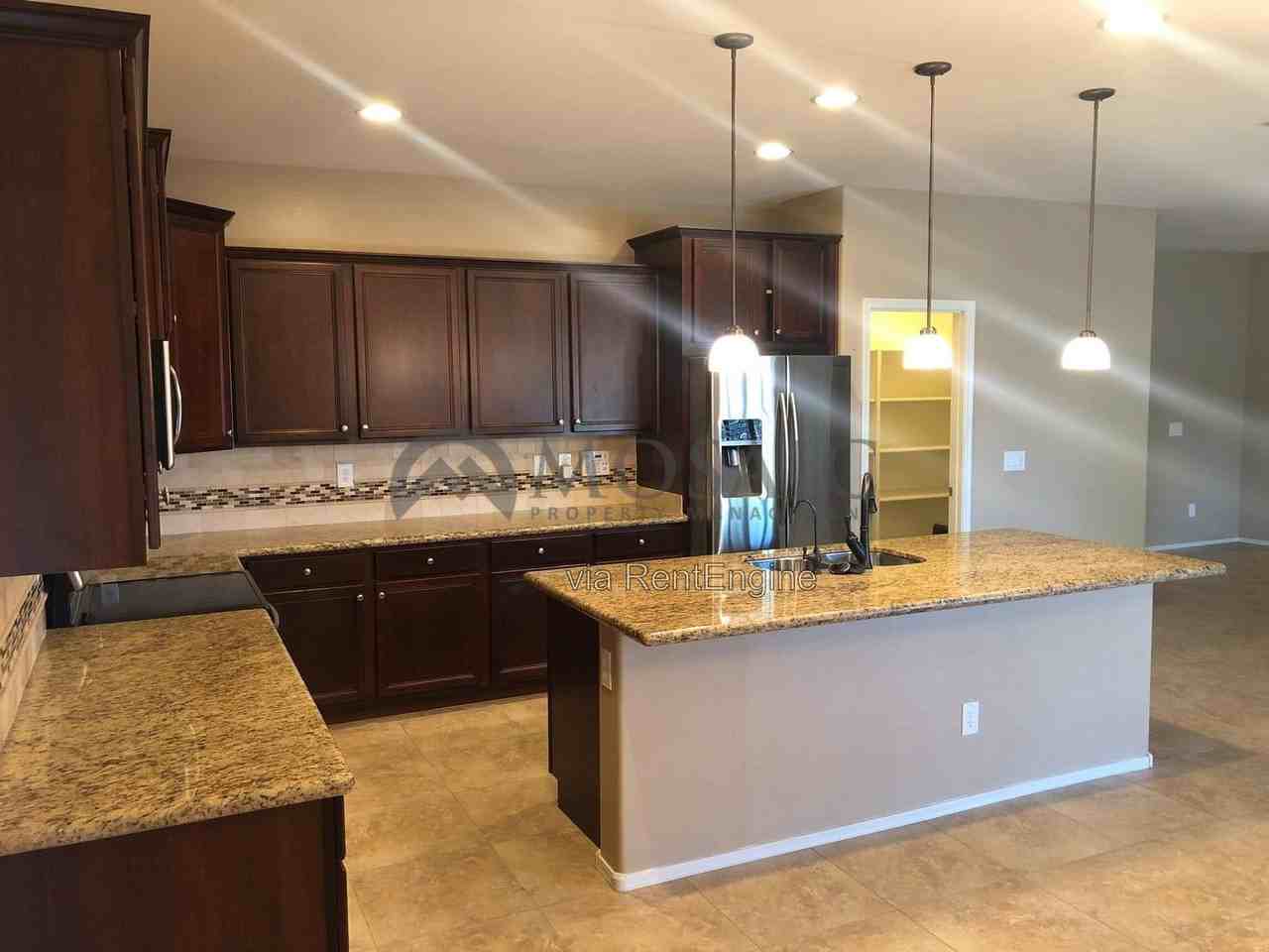 3008 E Plum St - Photo 4 of 19