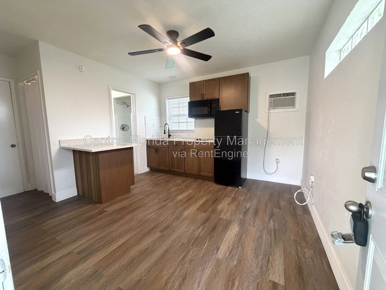 105 E Smith St - Photo 3 of 10
