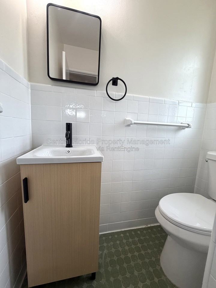 105 E Smith St - Photo 6 of 10