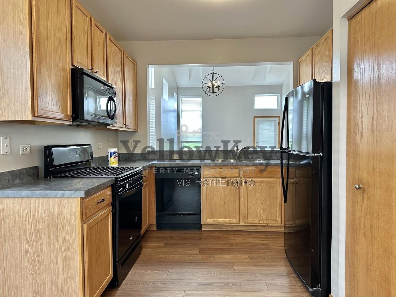 914 Bluebell Cir - Photo 2 of 10
