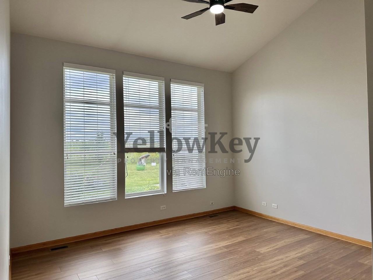 914 Bluebell Cir - Photo 4 of 10