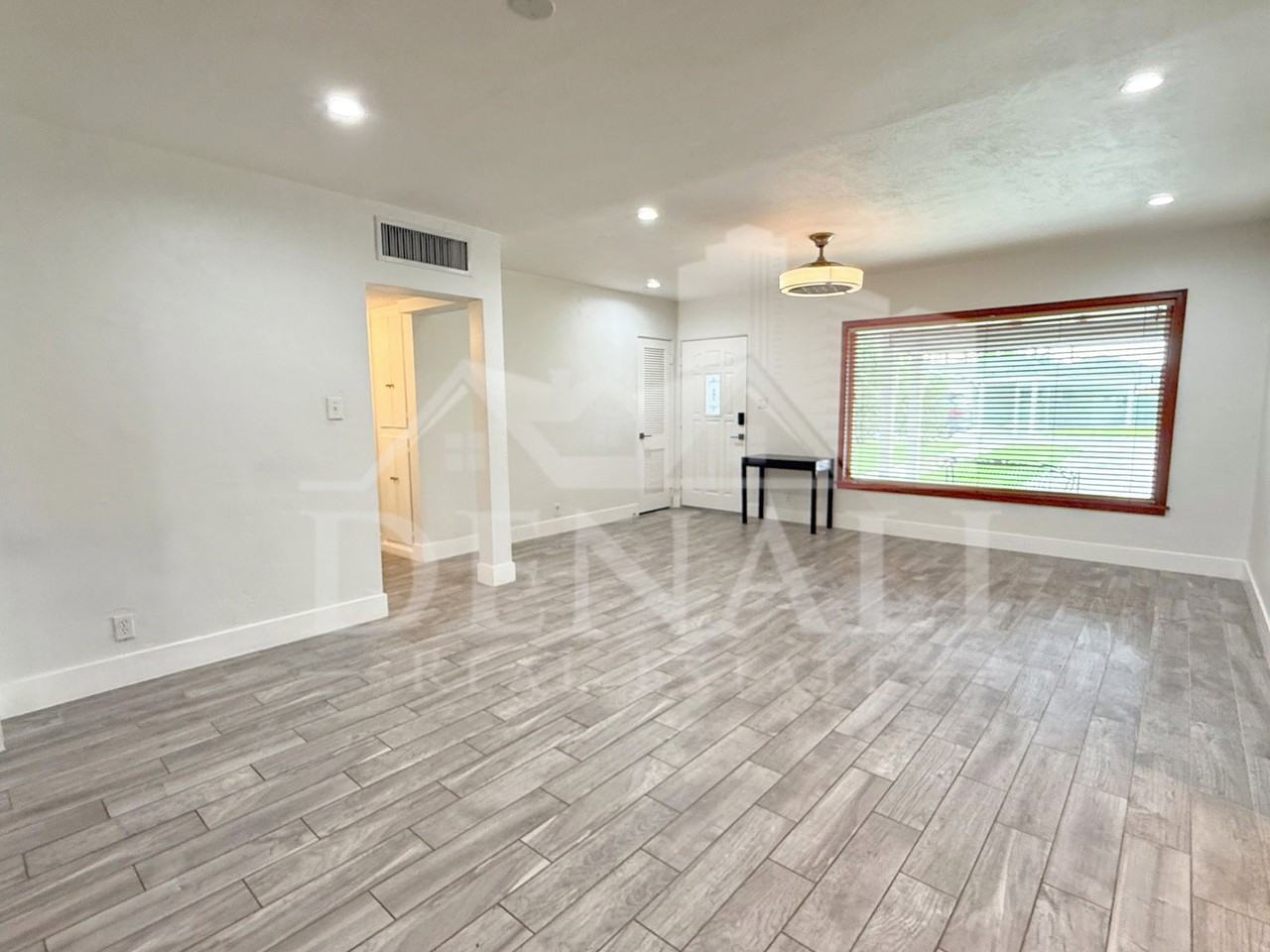 1116 E Fern Dr N - Photo 4 of 29