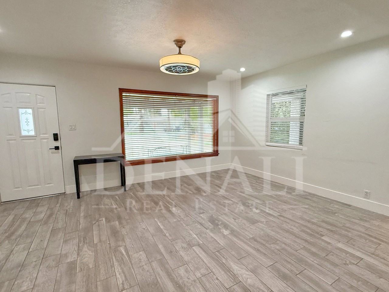 1116 E Fern Dr N - Photo 5 of 29