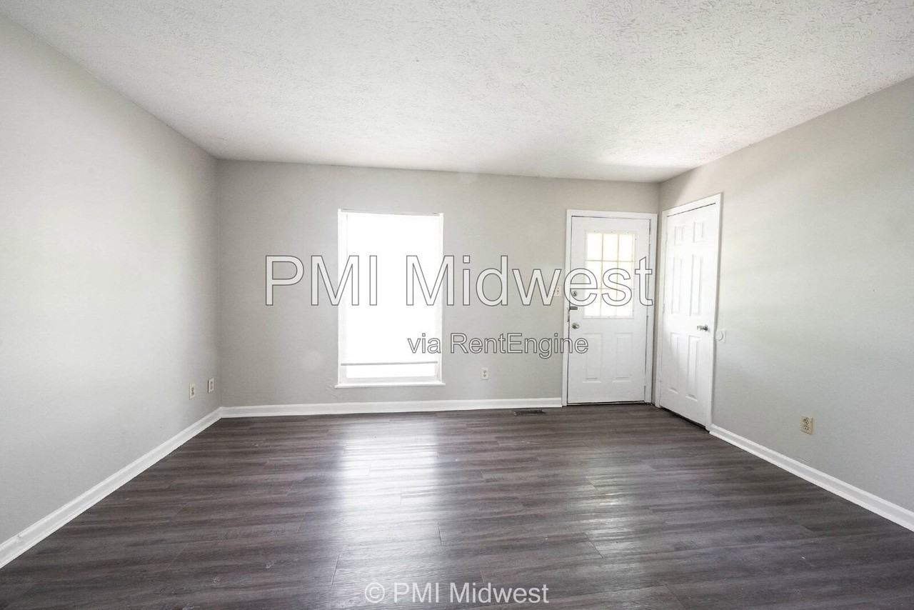 9313 Rochelle Dr - Photo 3 of 26