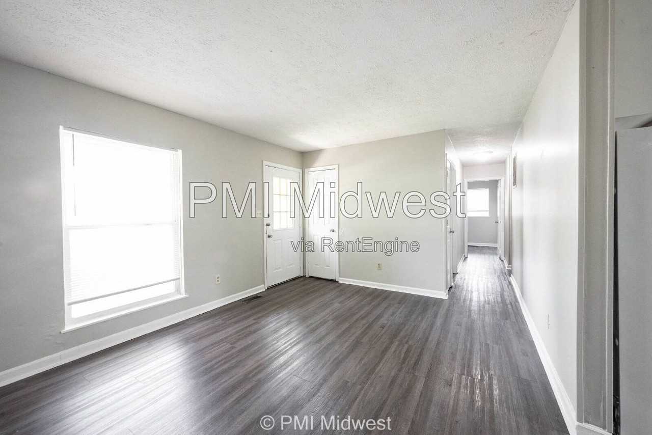 9313 Rochelle Dr - Photo 5 of 26