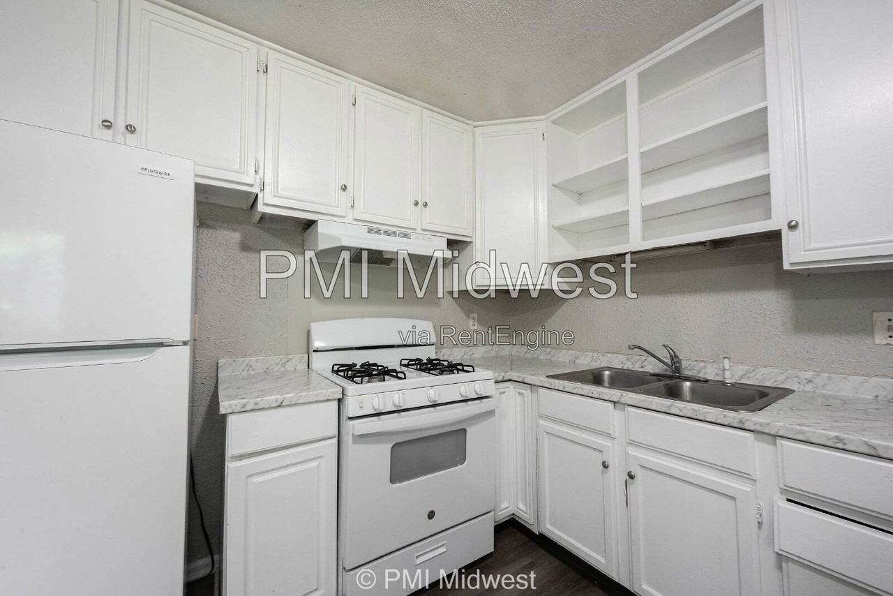 9313 Rochelle Dr - Photo 7 of 26