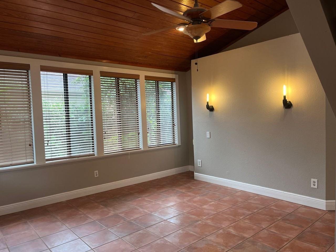 421 E Miller St - Photo 7 of 31
