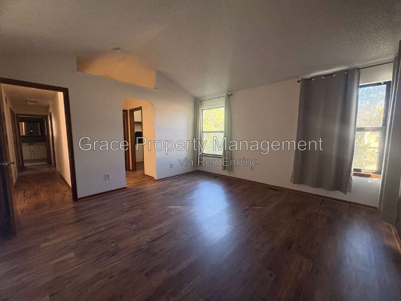 5026 S Evanston St - Photo 4 of 13