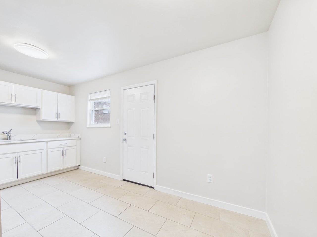 104 Poe St #B - Photo 6 of 25