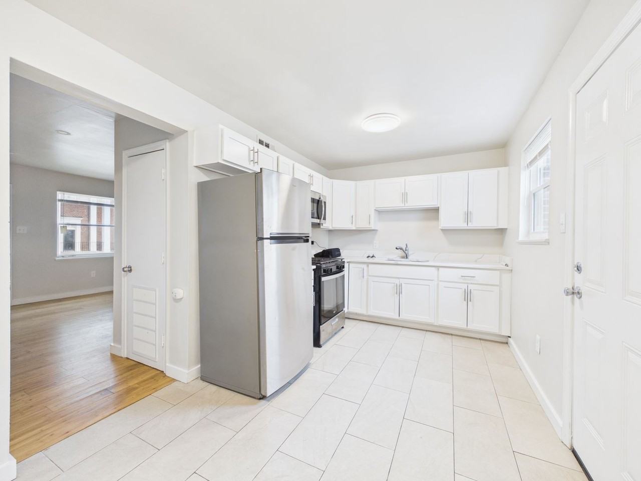 104 Poe St #B - Photo 7 of 25