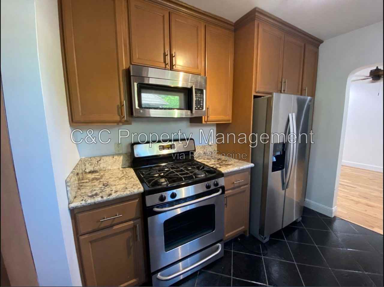 1030 N Caswell Ave - Photo 3 of 18