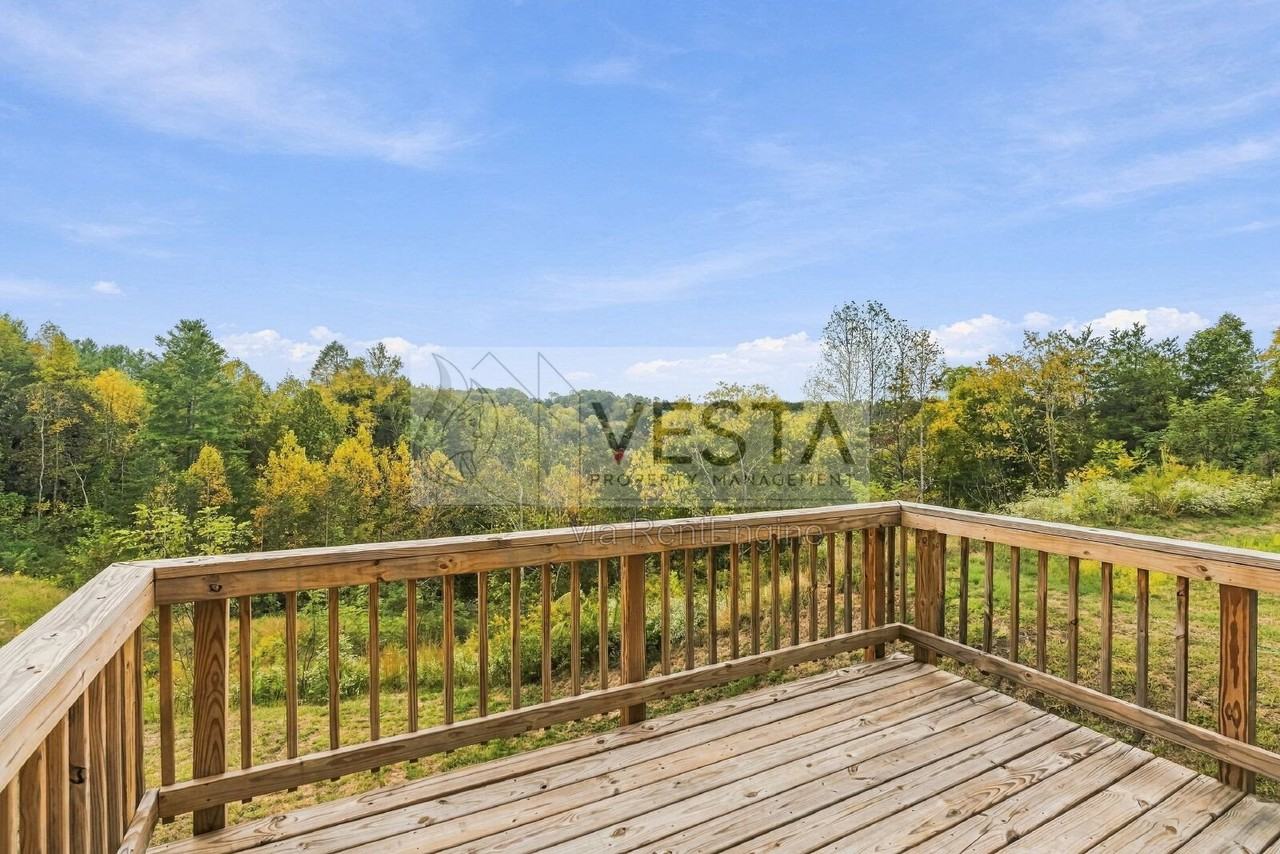 827 Adelston Ln - Photo 4 of 42