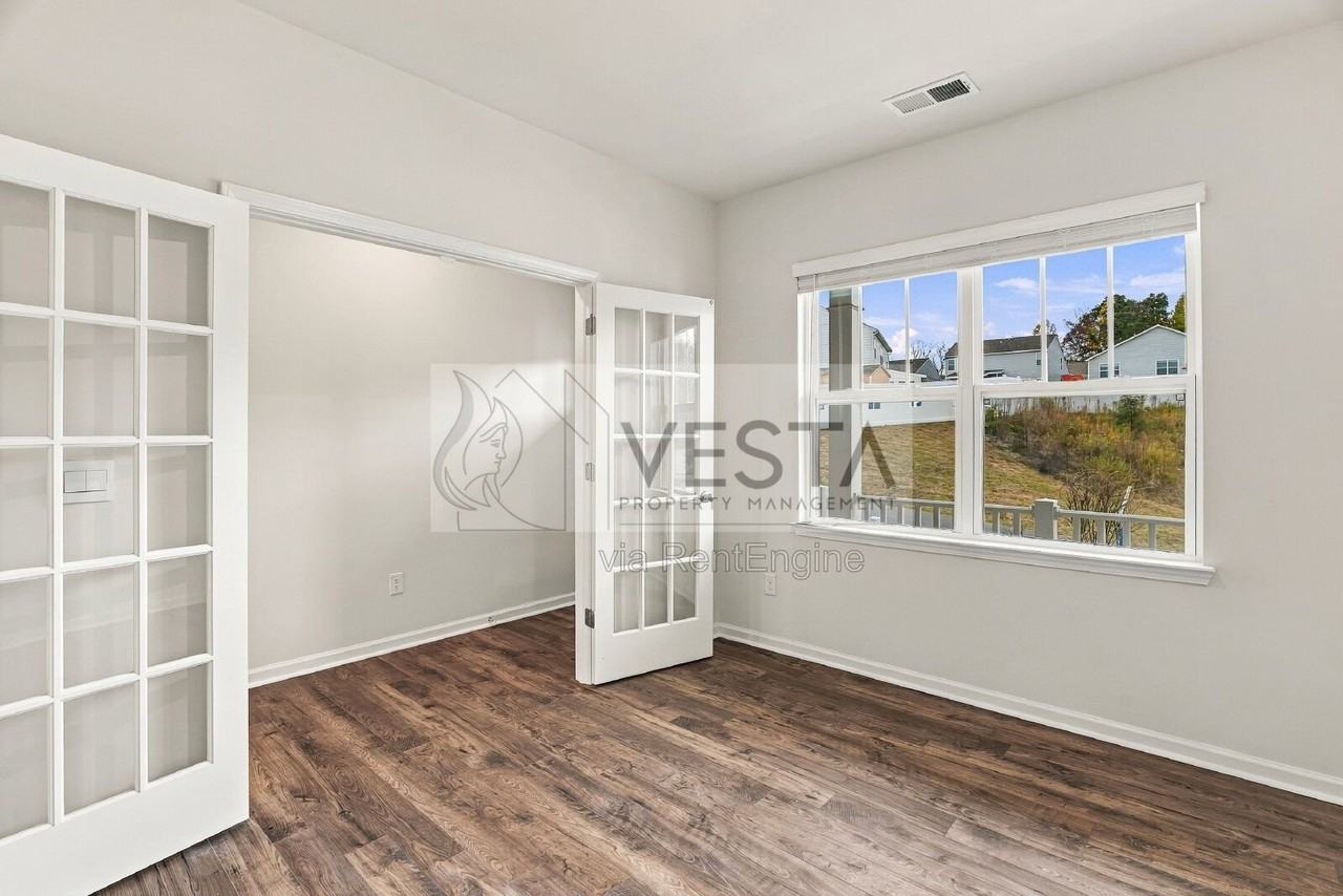 827 Adelston Ln - Photo 6 of 42