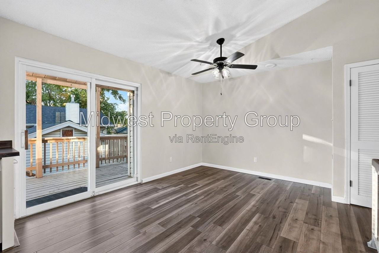 1039 Hollybend Dr - Photo 7 of 40