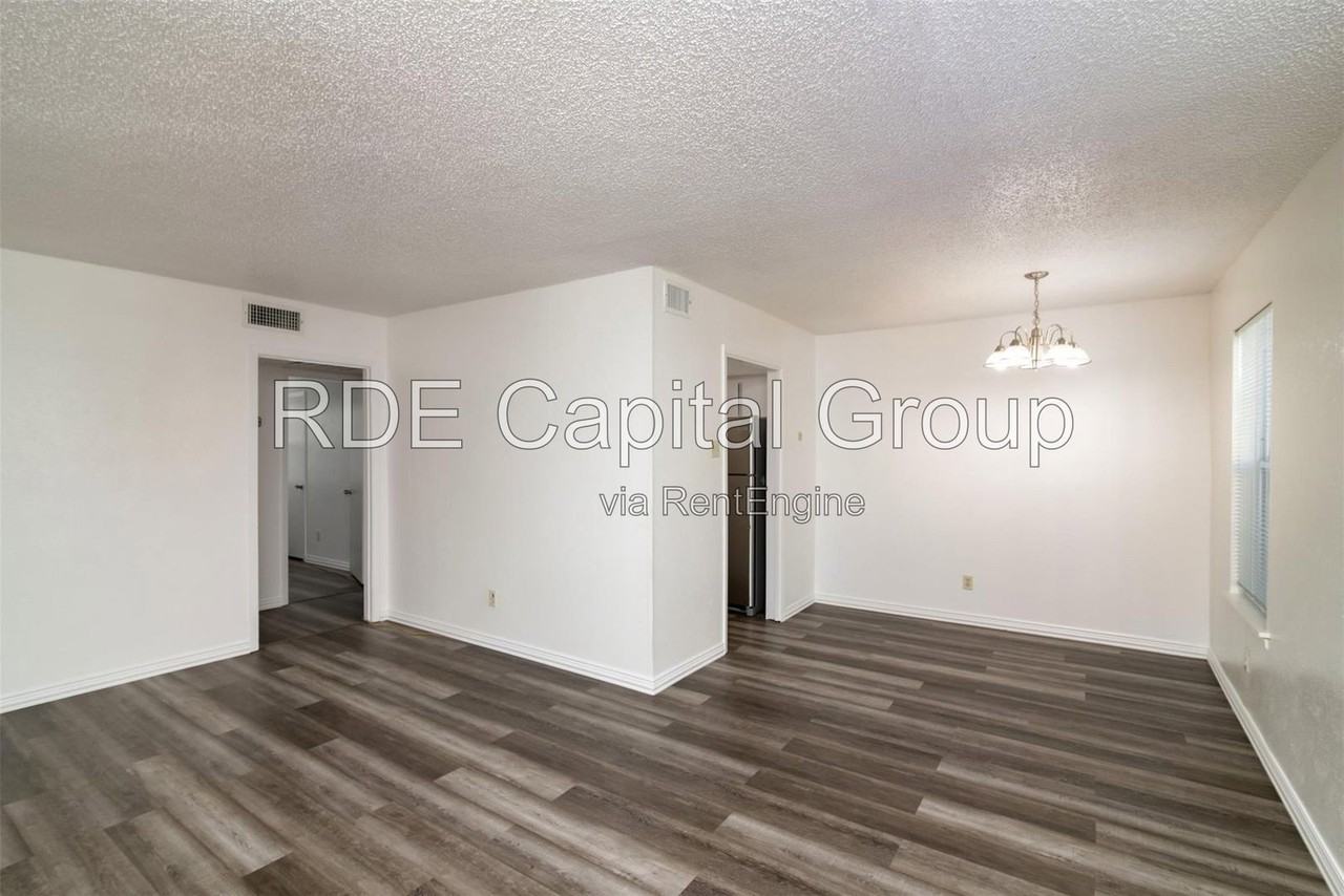 7050 Glenview Dr #49 - Photo 3 of 12
