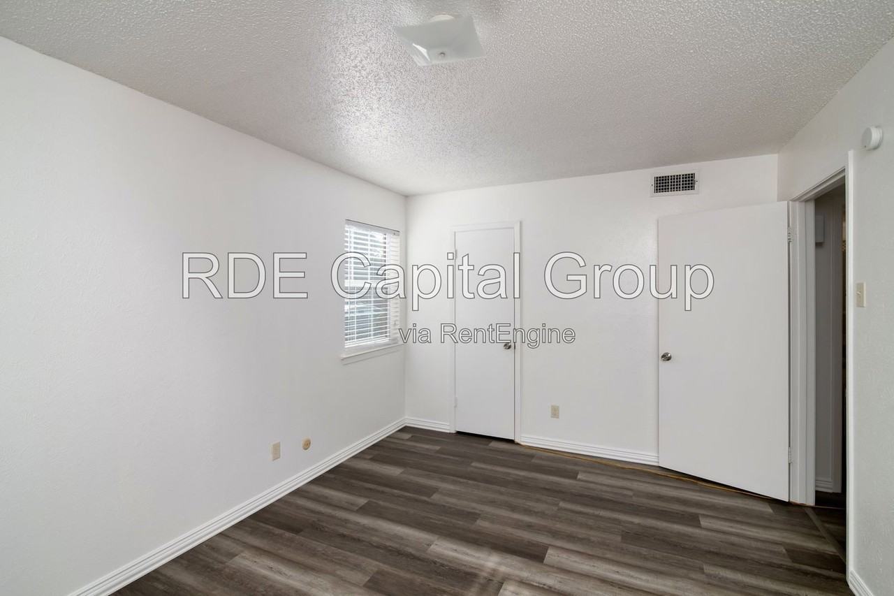 7050 Glenview Dr #49 - Photo 7 of 12