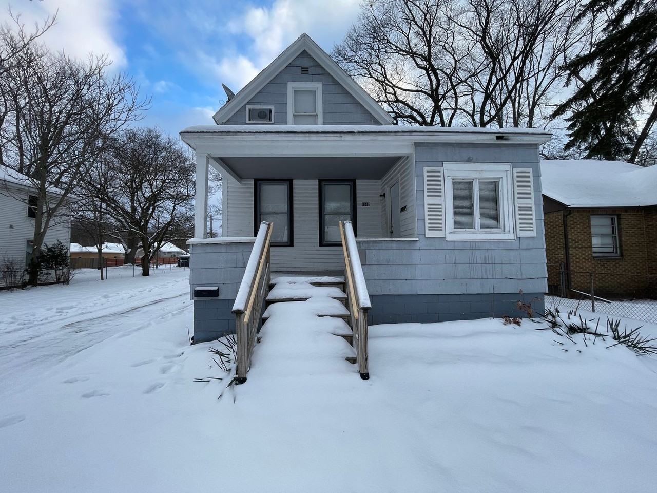 1646 Manz St - Photo 2 of 25