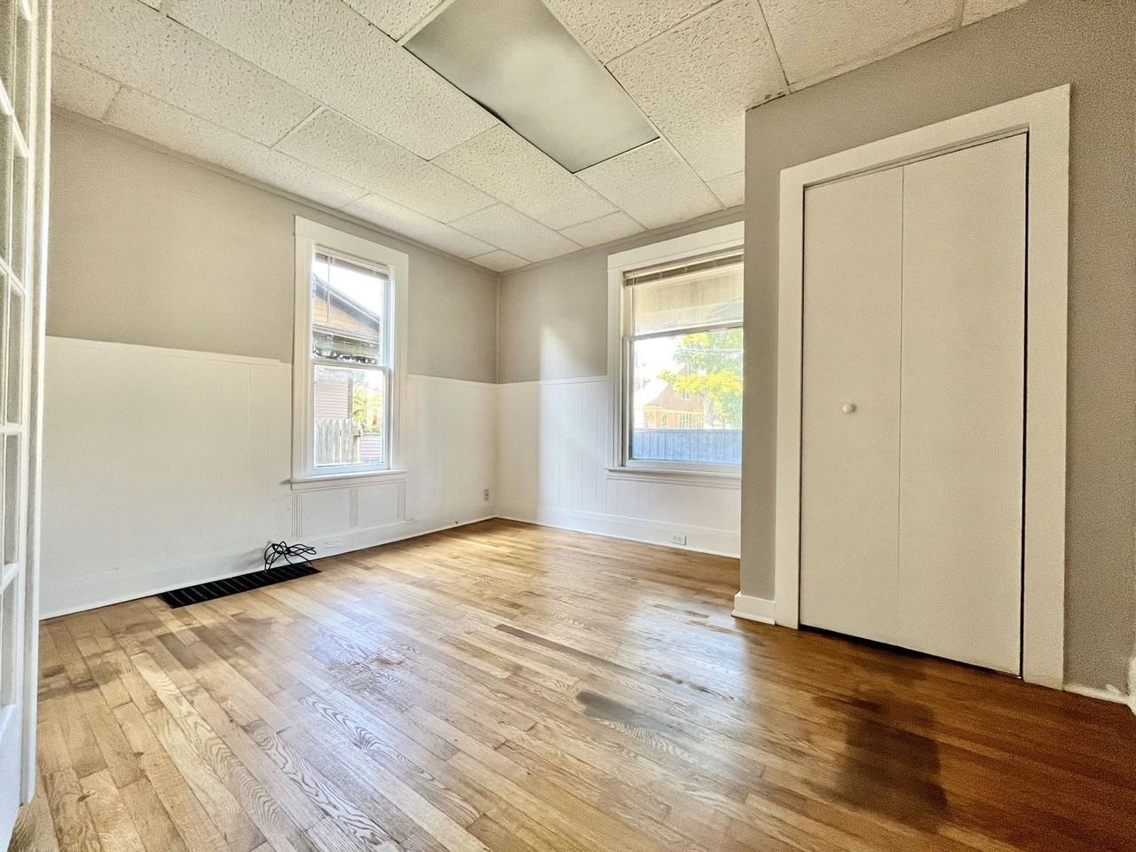 1522 Clinton St - Photo 6 of 37