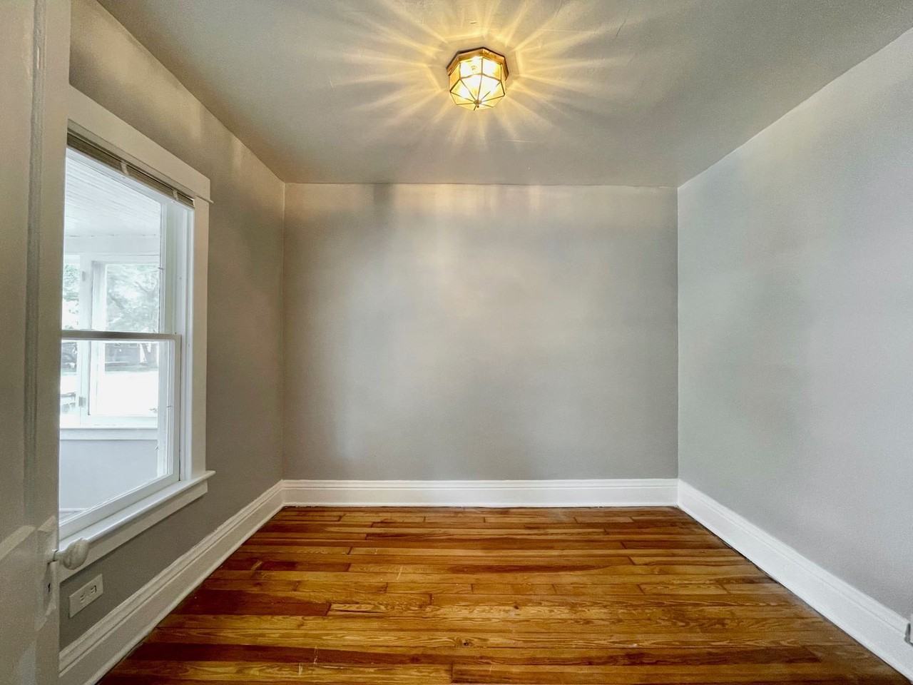 925 Fleming Ave - Photo 5 of 15