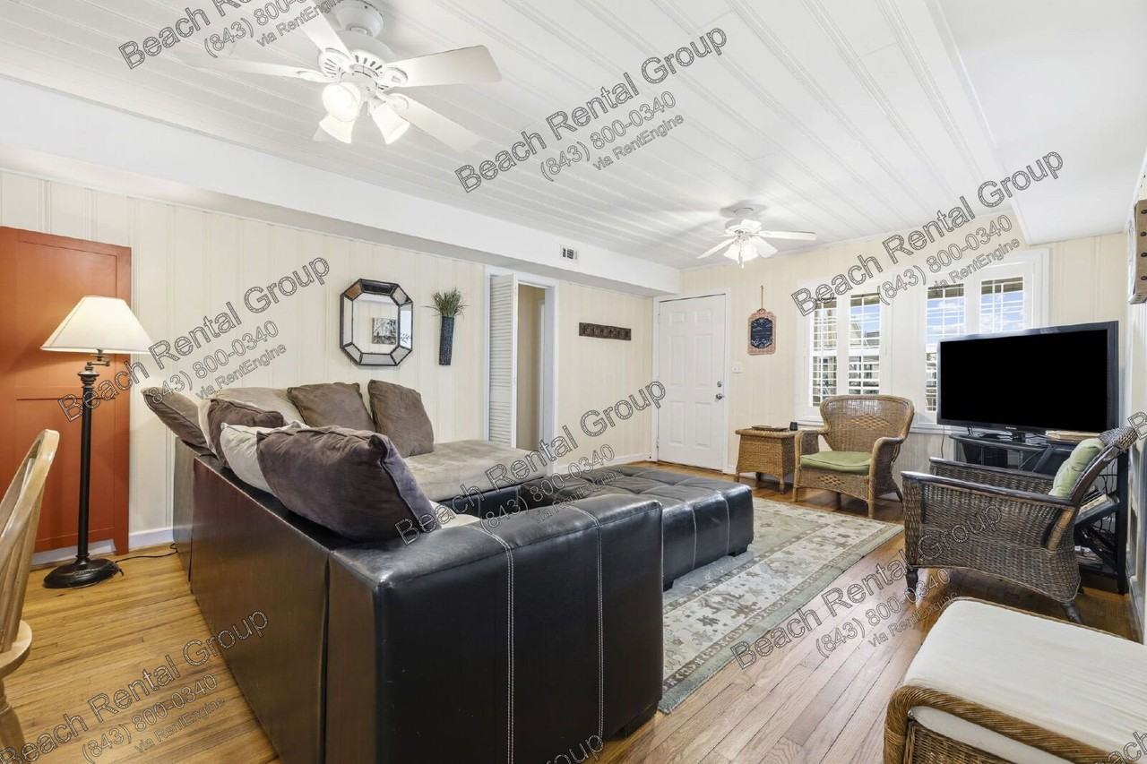 210 60th Ave N - Photo 5 of 45