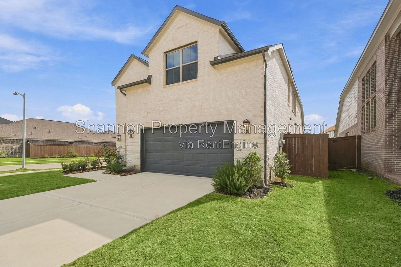 28726 Mount Bonnell Dr - Photo 3 of 44