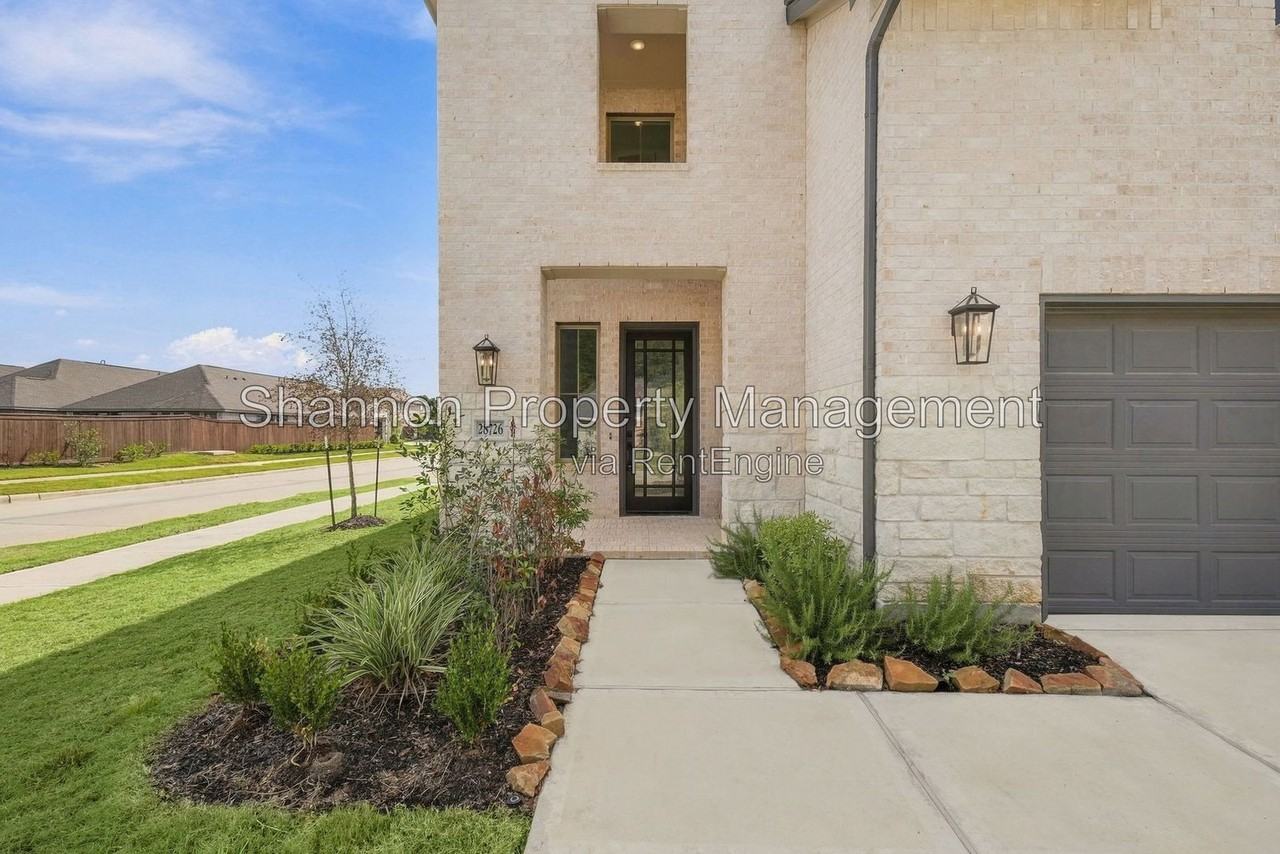 28726 Mount Bonnell Dr - Photo 6 of 44