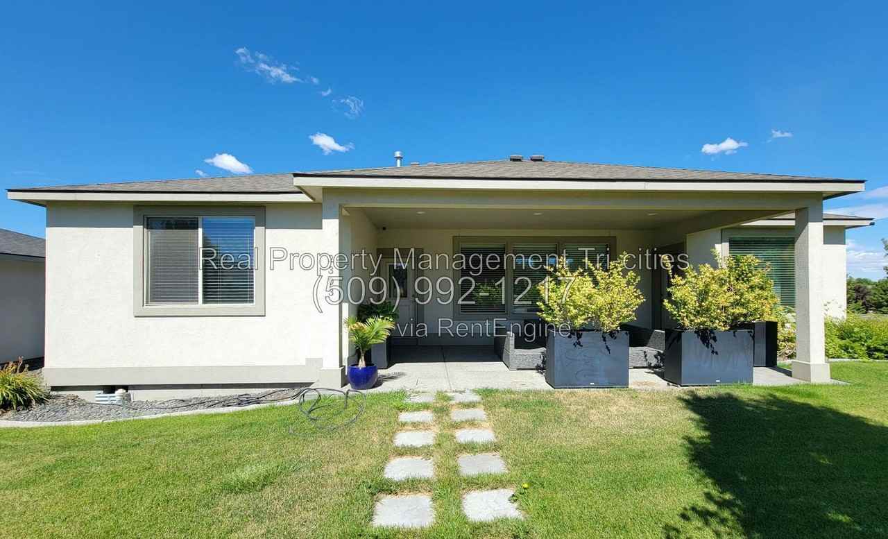 2303 Parkview Ave - Photo 2 of 17