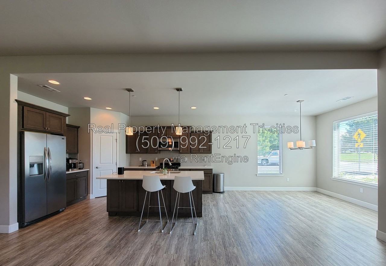 2303 Parkview Ave - Photo 5 of 17