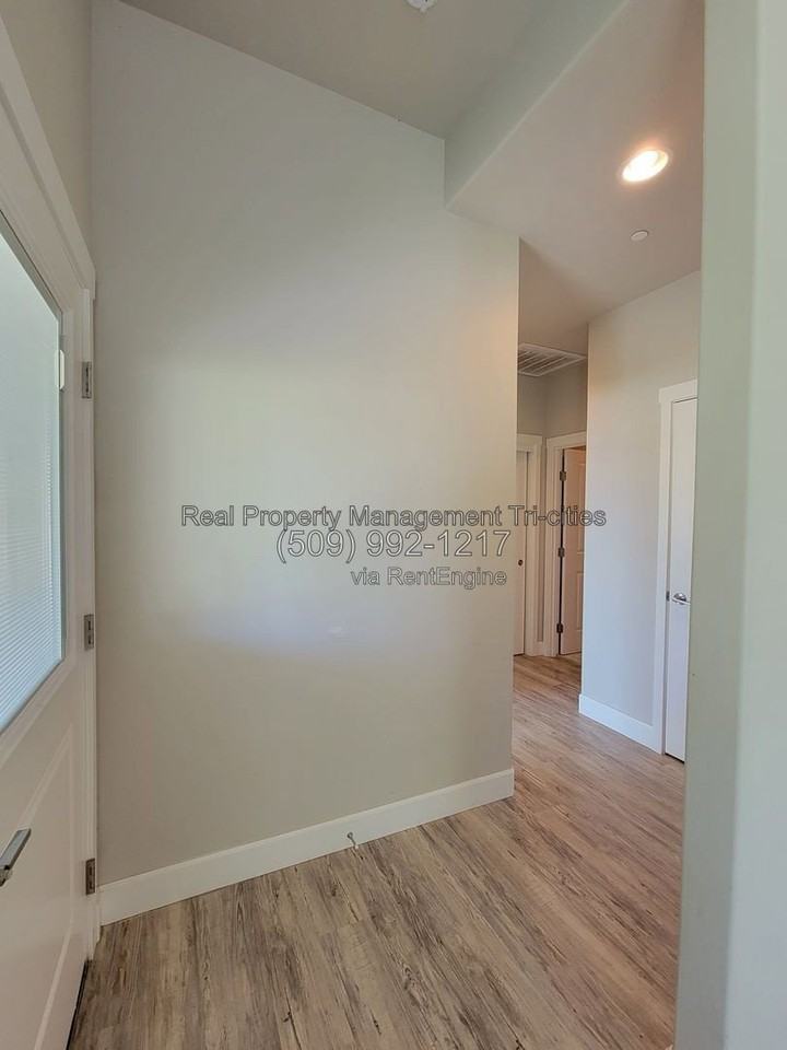 2303 Parkview Ave - Photo 7 of 17