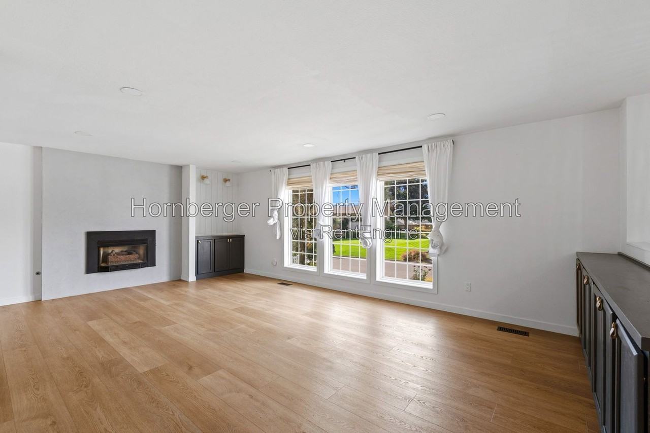 8218 N Pamela St - Photo 2 of 37