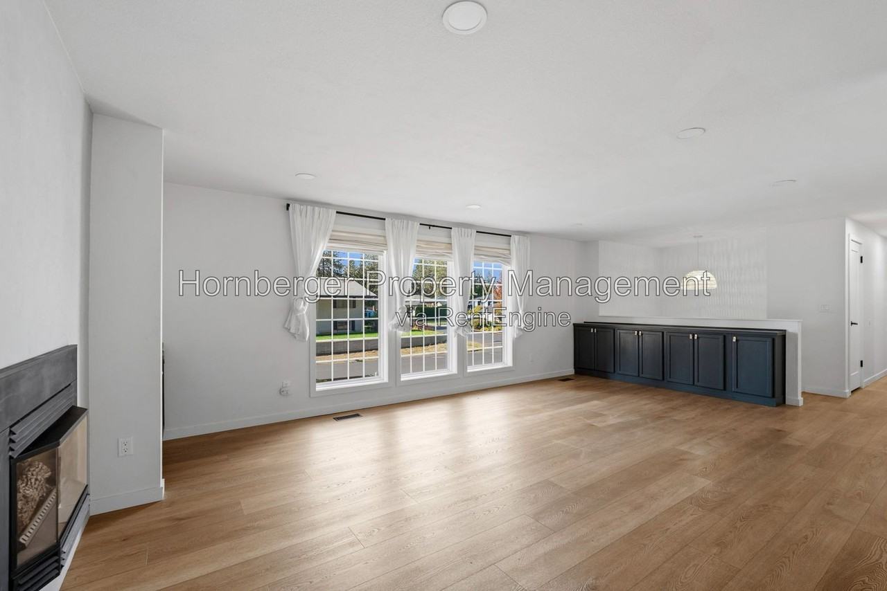 8218 N Pamela St - Photo 3 of 37