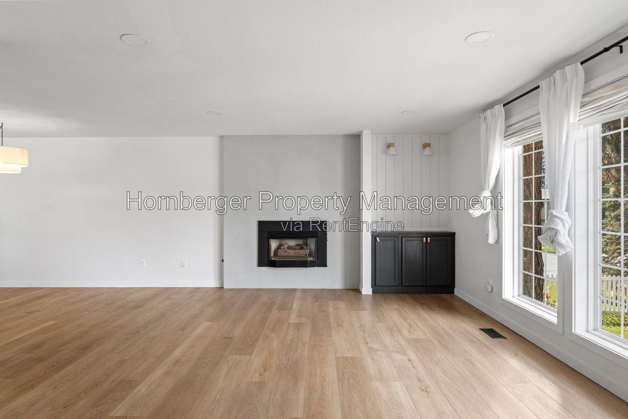 8218 N Pamela St - Photo 4 of 37