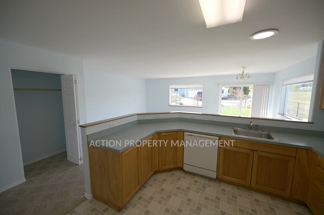 751 W Hammond St - Photo 7 of 34