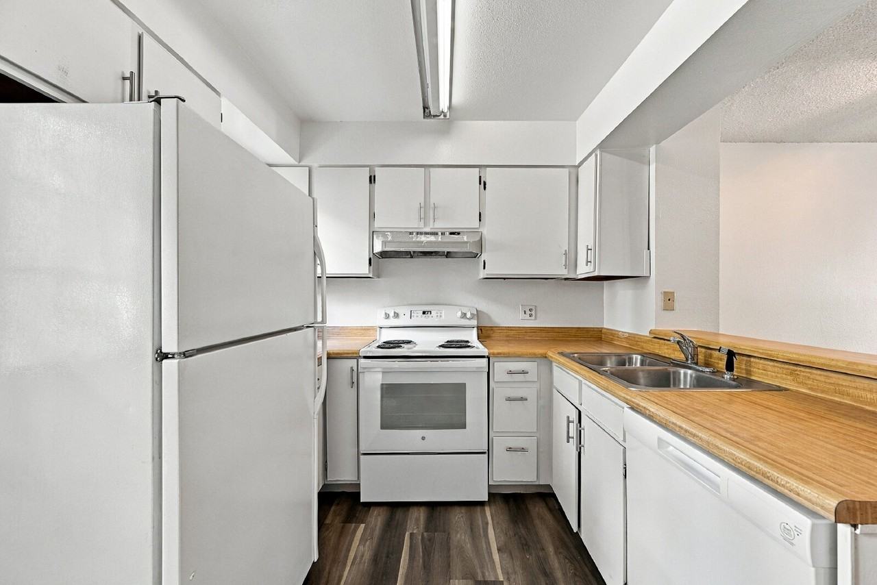 1601 S Idalia Cir #E - Photo 7 of 28