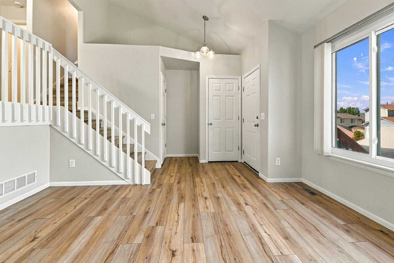 472 N 21st Ave - Photo 3 of 38