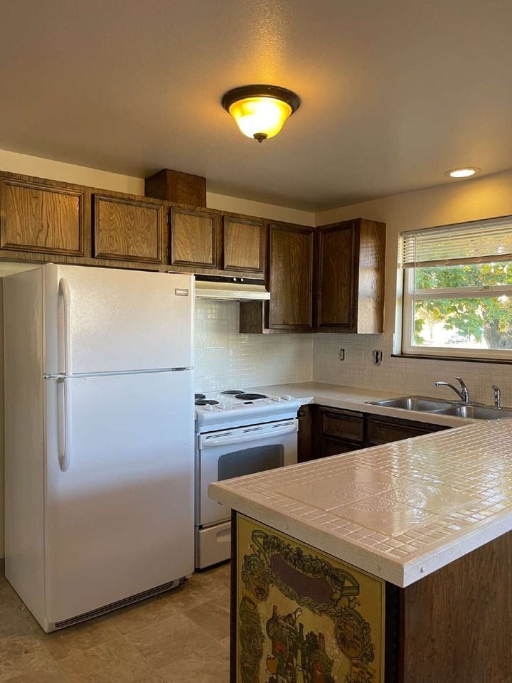 5212 Ne Hassalo St - Photo 4 of 12