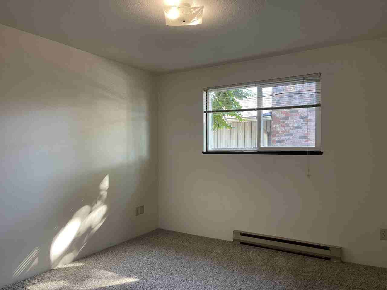 5212 Ne Hassalo St - Photo 6 of 12