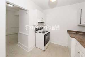 featured image of 215 Fishburne St #A